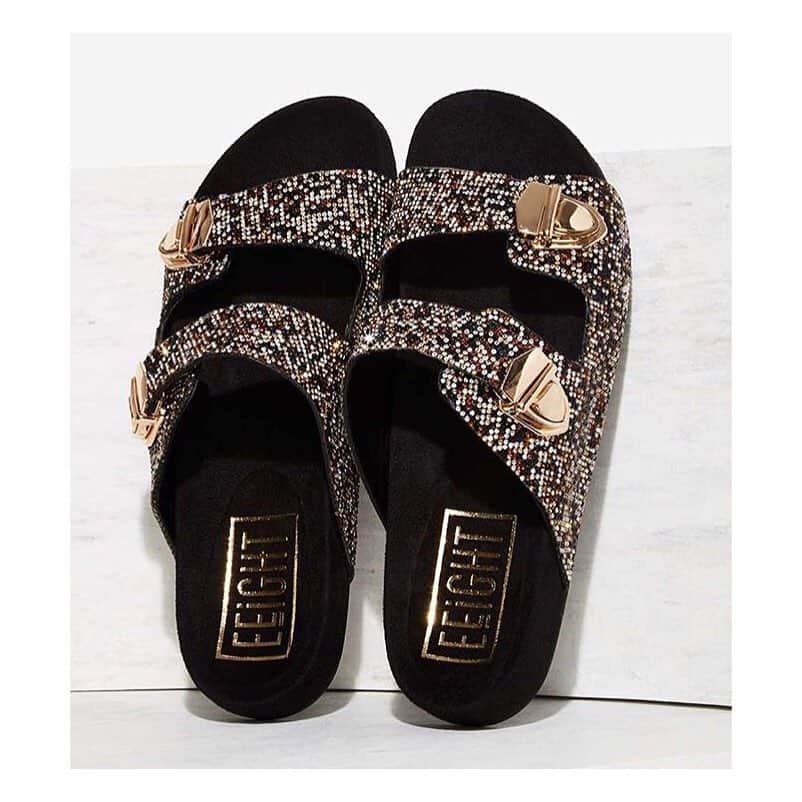Vesmasinaのインスタグラム：「NATALIE 💫 available in both black and white on Vesmasina.com 💫 #summervibes #sotd #wiw #wiwt #details #summer #sandals #dubai #dxb」