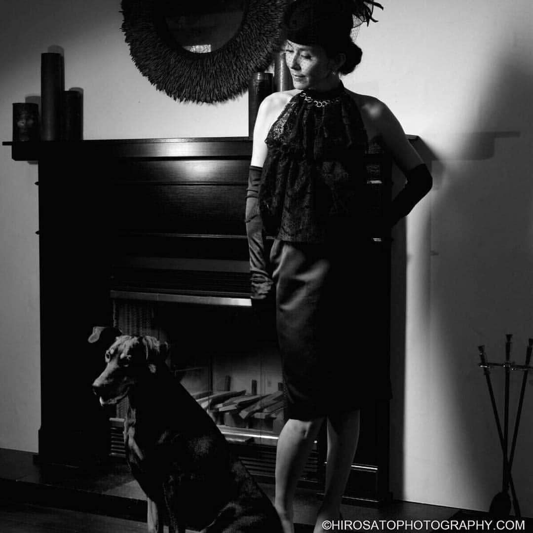 杉本彩さんのインスタグラム写真 - (杉本彩Instagram)「ドーベルマンの琴海ちゃんも保護犬です。 このカットの撮影中、ずっと私の足の甲の上に座っていました(^^) Eva2016カレンダーother cutより！  #杉本彩 #ayasugimoto #sugimotoaya #Eva #doberman #ドーベルマン #dog #resquedog @photobyhiro #公益財団法人動物環境福祉協会Ｅva」6月2日 21時41分 - sugimoto_aya0719