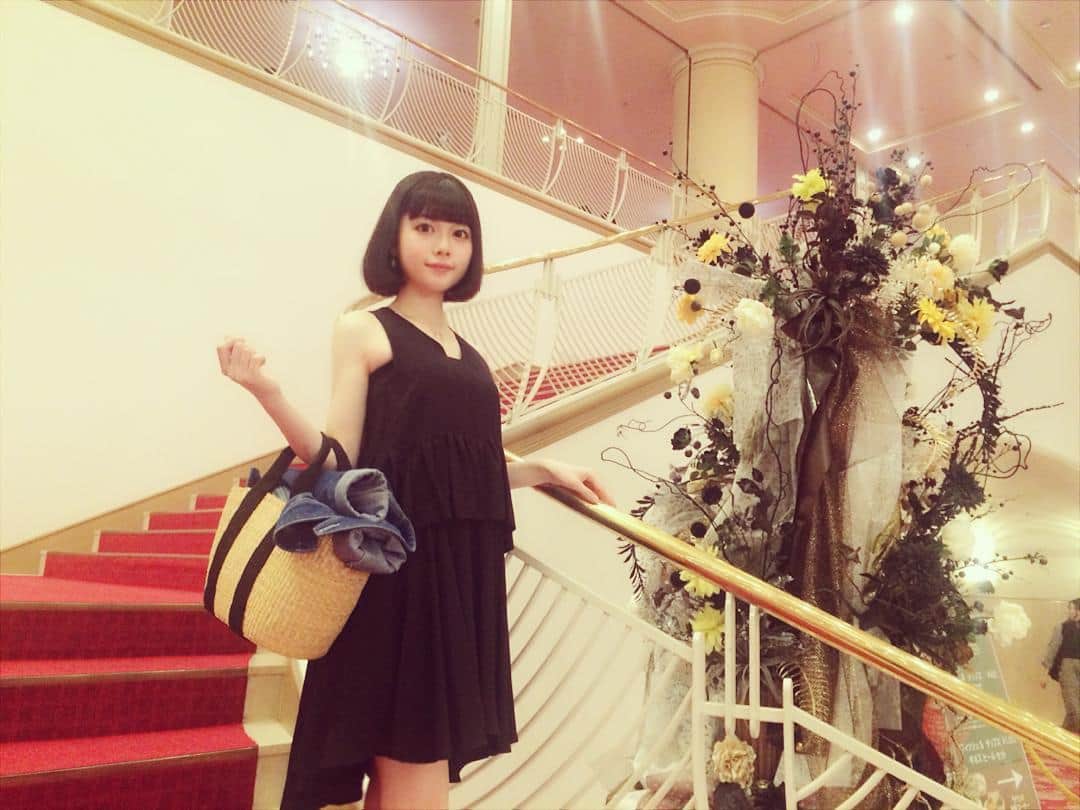 礒部花凜のインスタグラム：「中学生ぶりに宝塚観劇してきました🌟！#takarazuka #meandmygirl」