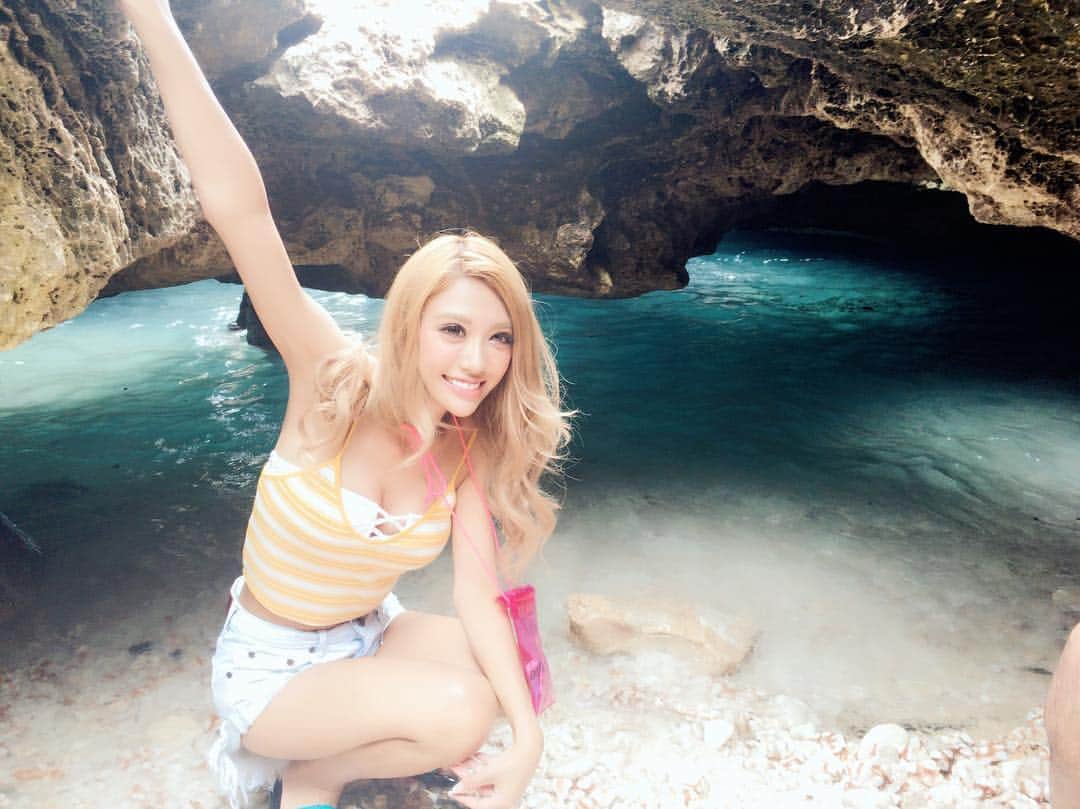 MARIEさんのインスタグラム写真 - (MARIEInstagram)「オアフ島西側の洞窟マーメイドケーブに来たよー🌊🌞💓 日本人観光客はほとんど来ない穴場スポット👍 帰りはワイケレのアウトレット行った👗✨ ハワイは何回か来てるけど、今回は行ったことないローカルな場所を探索してみた🕵🔍 #Hawaii #marmaid #mermaidcave #marmaidcaves #sea #洞窟 #秘境の地」6月3日 11時18分 - marie_mimura