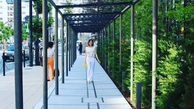 Lune Selectのインスタグラム：「OOTD😉🍭 . 今日は涼しかったので、お気に入りのトップスを着ておでかけしました🚶🎵 . 黄色のクラッチをポイントに💛💚 . #LuneSelect#セレクトショップ #BASE#トップ画面から飛べます#ファッション#コーデ#ホワイト#ロングパンツ#イエロー#クラッチ#ゴールド#クロムハーツ#ootd #fashion#アパレル#服#ネットショップ#ネットショッピング#通販#買い物#2016ss#happy」