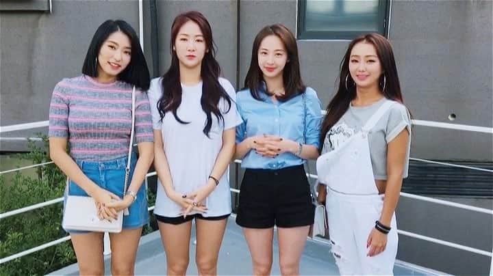 SISTERのインスタグラム：「씨스타가 전해온 6주년 감사 영상👀 멤버들의 행복한 기운이 듬뿍💕 항상 감사합니다🙏 앞으로도 즐겁고 행복한 추억만 만들어요 👯👯 . . #씨스타 #6주년 💜❤️💙💚 #SISTAR #STAR1 #SISTAR_6th_Anniversary 👏💕」