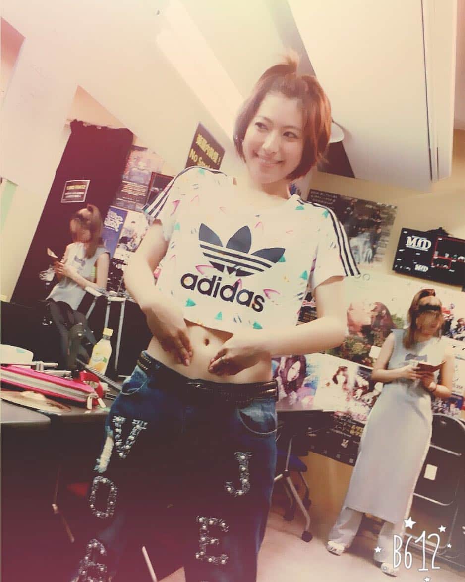 瀧本美織のインスタグラム：「わ〜みんなありがとう😘まだ慣れないけどよろしくね😎絵文字打てる🐶💓私服衣装(o^^o) #adidas」