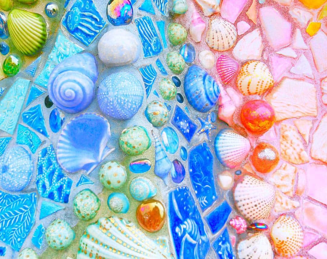 のインスタグラム：「. mermaid lagoon🐚💙💜 . ディズニーシーの マーメイドラグーンに住みたい(笑) アリエルだいすきっ🌺 mermaidなんであたしこんな 惹かれるんだろう(笑) こういうカラーとかほんとに ツボすぎる😢💓 . これはマーメイドラグーンの タイルをupで撮った写真だよ📷 . 色合いが最強にcuteだし シェルやヒトデが埋め込まれてて 本当にかわいい👸🏼💭💕 . かわいーってタイルなでなでしてて やべて奴みたいなってた(笑) . #TDS #東京ディズニーシー #disney #disneysea #ディズニー #ariel #アリエル #リトルマーメイド #instamood #instagood #instacool #instasize bestie #instajapan #instagrammer #gopro #ゴープロ #goprogirl #goprojp  #カメラ #genic_mag #awesome #follow #l4l」