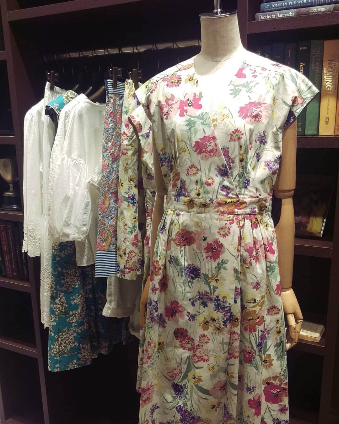 吉祥寺PARCOのインスタグラム：「３階　ロイスクレヨン 新作ワンピース入荷しました♥  #ロイスクレヨン　 #LoisCRAYON　#吉祥寺 #ワンピース」