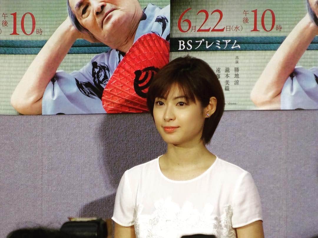 瀧本美織のインスタグラム：「きゃー山崎さんとツーショット\(//∇//)\←だからちがう そこに立たれているだけでとてつもなく画になってしまう尊敬すべき俳優さんです。 #くたばれ坊っちゃん」