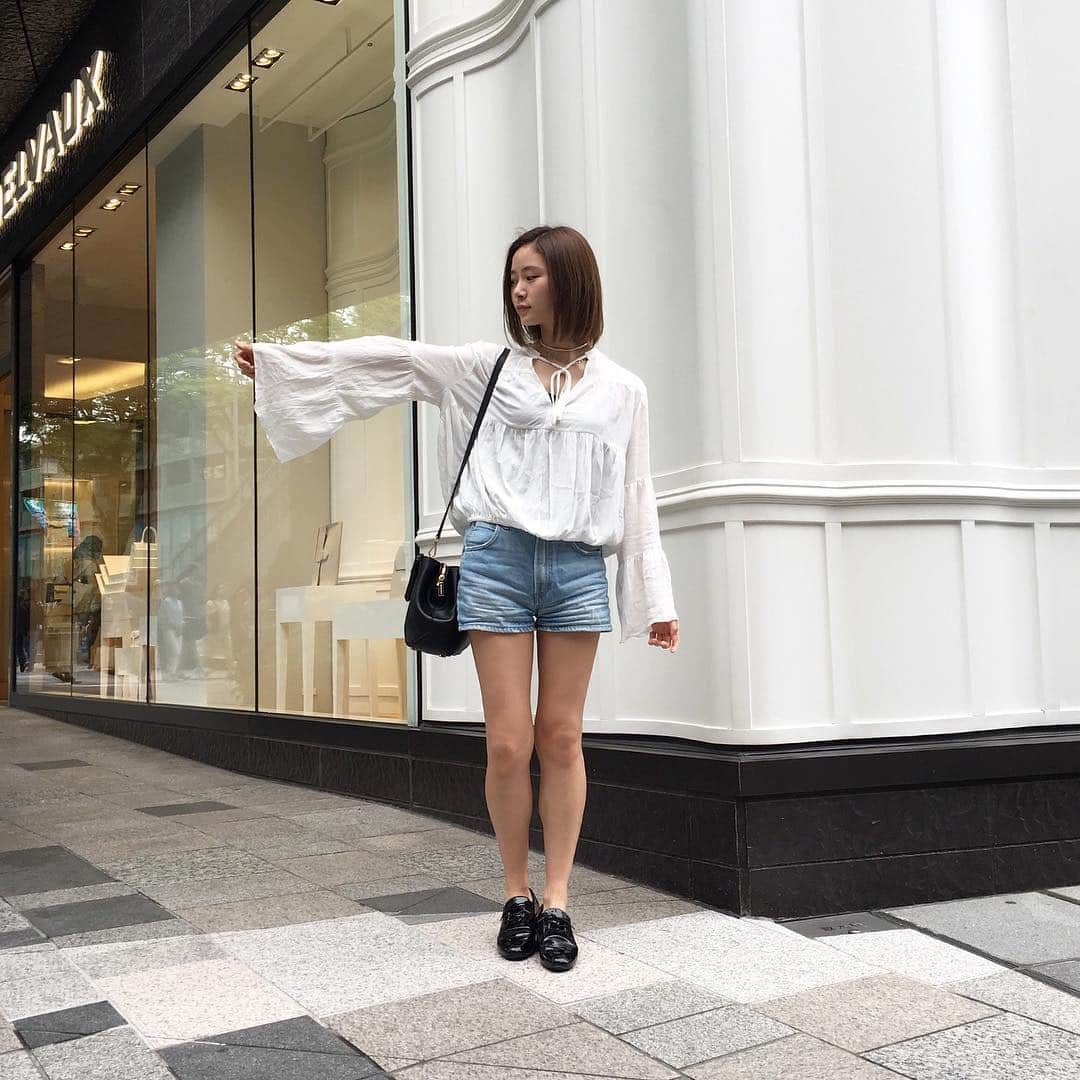 朝日奈央さんのインスタグラム写真 朝日奈央instagram 裾が広くて可愛いんだ あさひ私服 コーディネート Coordinate ファッション Fashion トップス Forever21 デニム Lee バッグ Michaelkors 靴 都内で 恥ずかしいポーズ 6月6