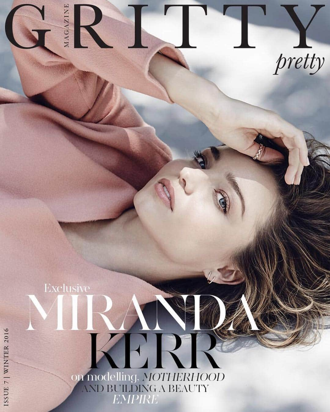 ミランダ・カーさんのインスタグラム写真 - (ミランダ・カーInstagram)「Loved working with the @gritty_pretty team on this cover story for @koraorganics Download the free magazine from www.grittypretty.com  @hudsonphoto @eleanorpendleton #grittyprettymag」6月6日 6時55分 - mirandakerr