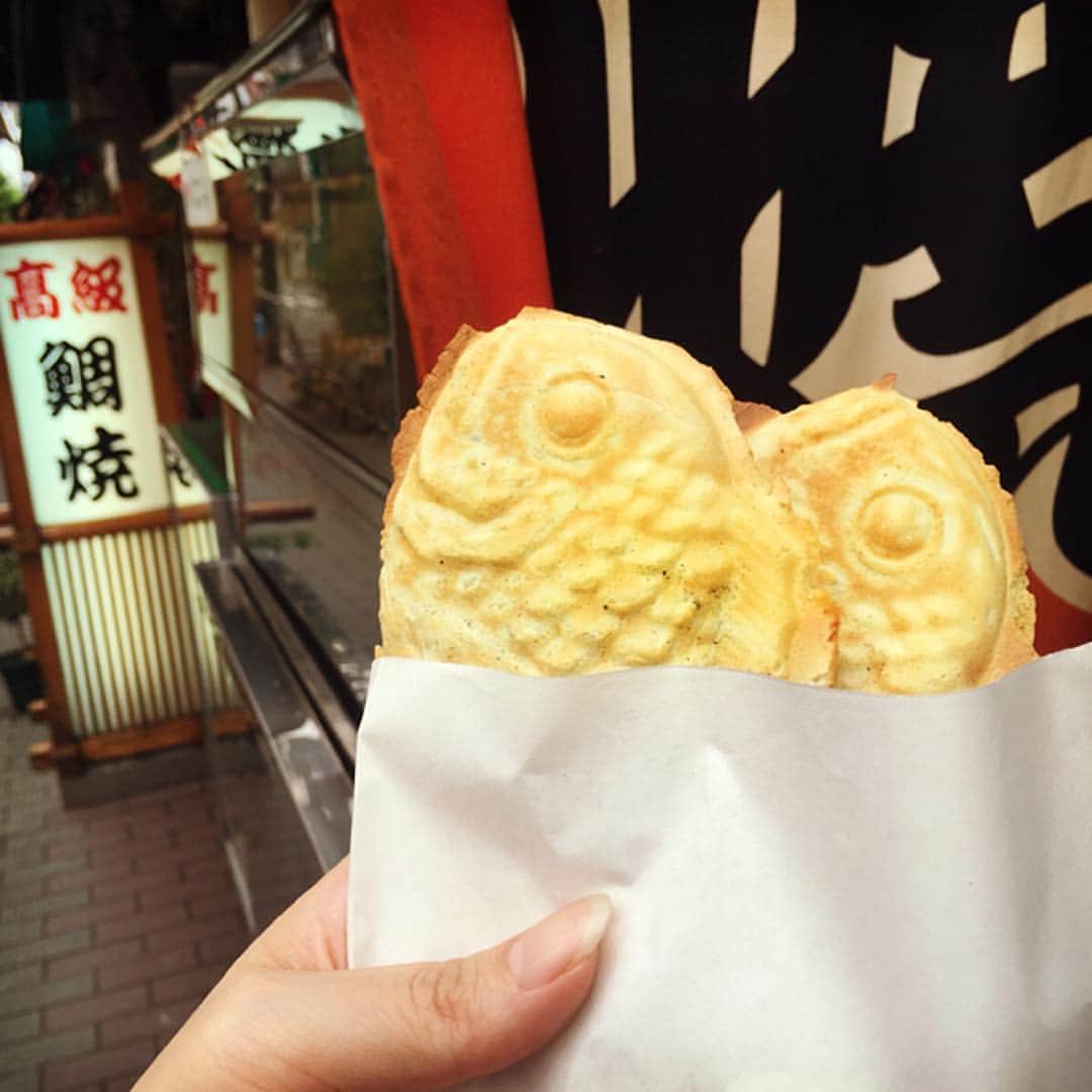 ルミネ公式のインスタグラム：「日本橋で父の日デートしてみるの巻 #01 おめで「たい焼き」😋 [ #LUMINEMAGAZINE ] http://magazine.lumine.ne.jp/?p=58118 #lumine #ルミネ #トーキョートリップ物語 #土日更新 #東京 #tokyo #日本橋 #nihonbashi #人形町 #柳屋 #たい焼き #鯛焼き #たいやき #taiyaki #老舗 #oyatu #instafood #sweets #スイーツ #手土産 #japanesefood #yummy #food #和スイーツ #父の日 #お父さんありがとう #instatrip #trip」
