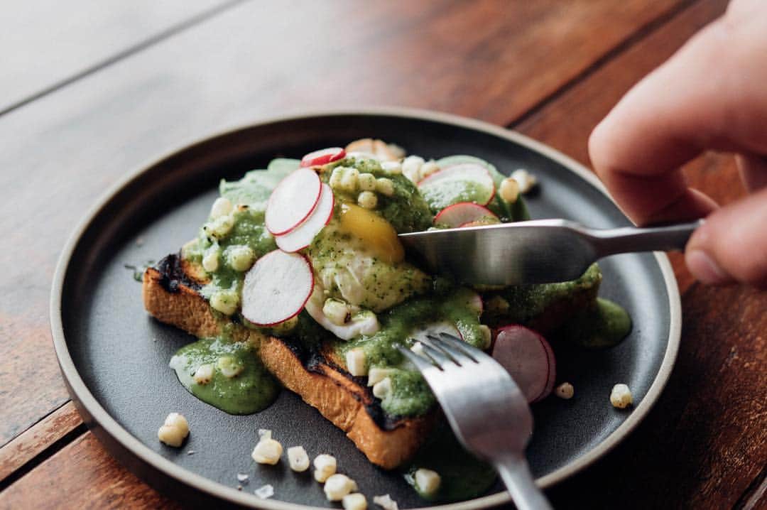 Colony 2139のインスタグラム：「Avocado Toast  To see the complete California Seasonal Eats editorial including featured recipes and highlighted produce, visit the link in our bio. #californiaeats #cleaneating #avocadotoast #foodie #colony2139」