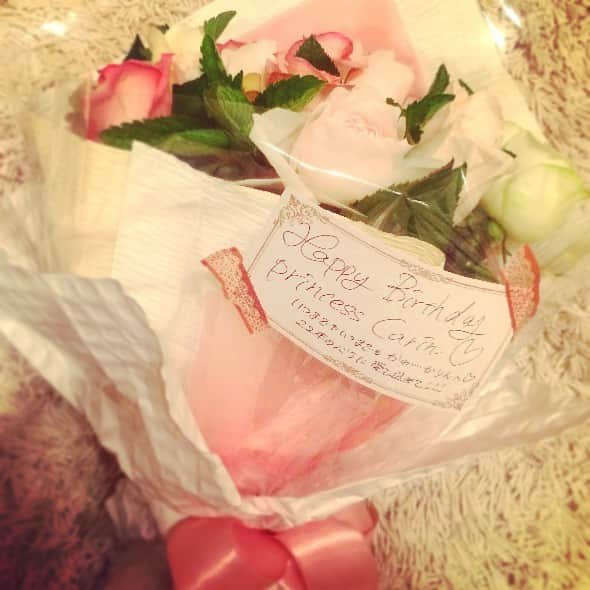 礒部花凜のインスタグラム：「#お誕生日 に、だいっすきな先輩and親友のような方に#花束 いただいたんだ〜 大好きな#薔薇 がたくさん🌹🌹🌹感謝！」