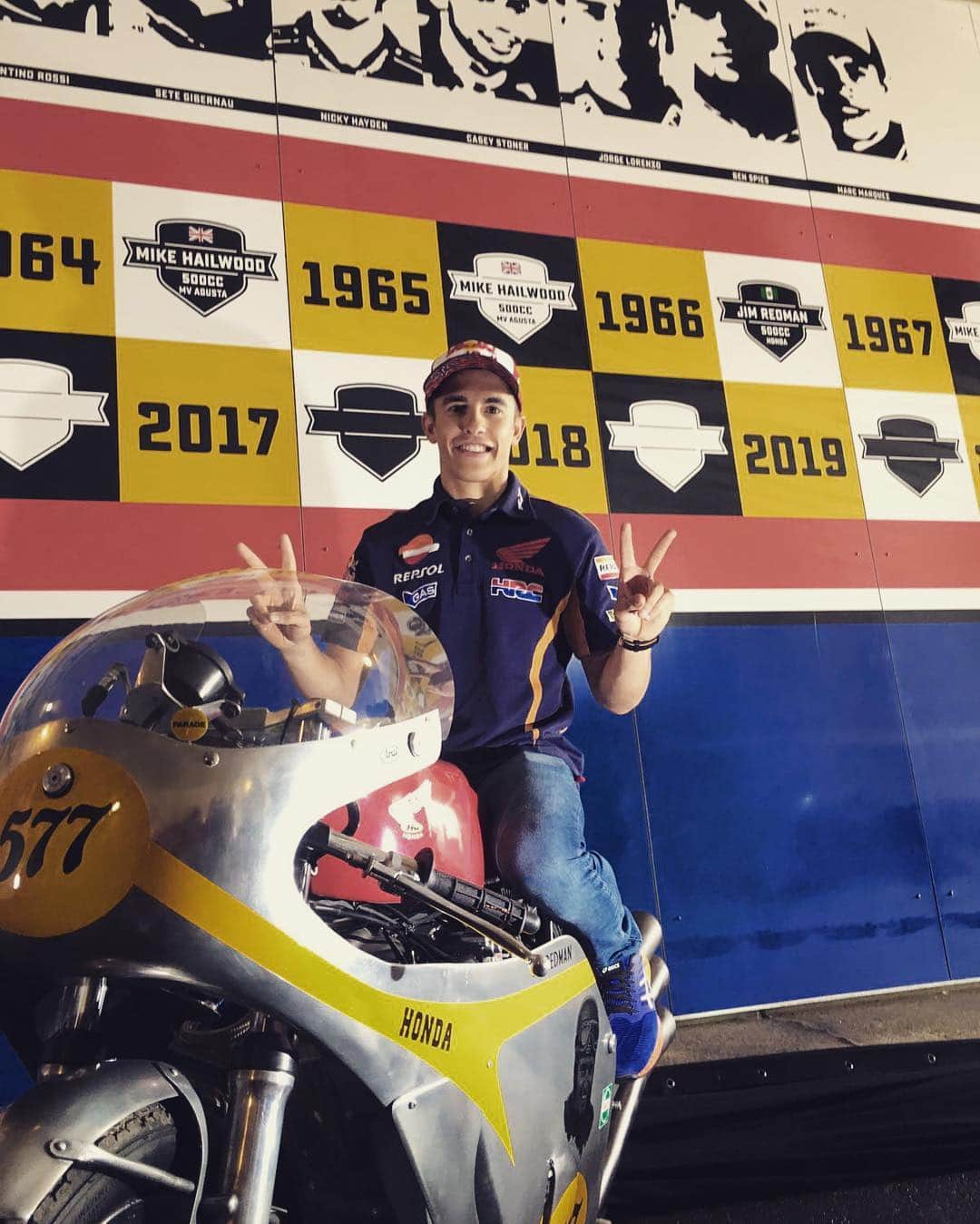 レプソル・ホンダのインスタグラム：「Yesterday & Today Champs marcmarquez93 on a #JimRedman replica 250cc RC164 at the DutchTT #TunnelofFame unveiling at Assen today」