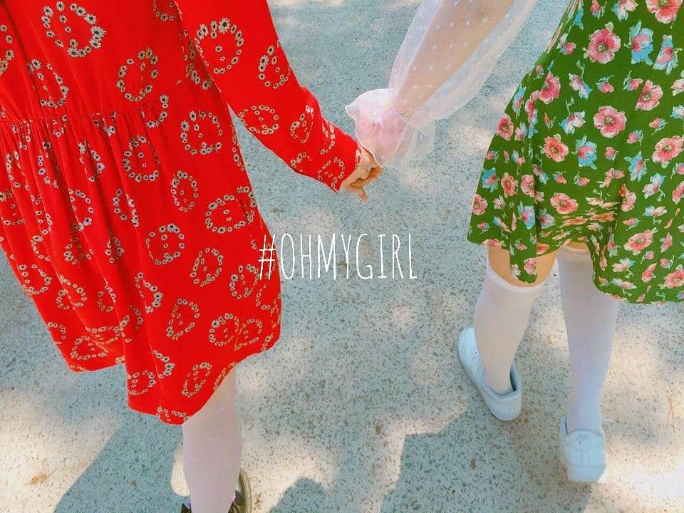 OH MY GIRLさんのインスタグラム写真 - (OH MY GIRLInstagram)「#sunnyday 👯👯#ohmytoday #OHMYGIRL #오마이걸 #OMG #WINDYDAY #daily #감성 #감성스타그램 #lovely #cute #jeju #제주도 #애월」6月9日 11時58分 - wm_ohmygirl