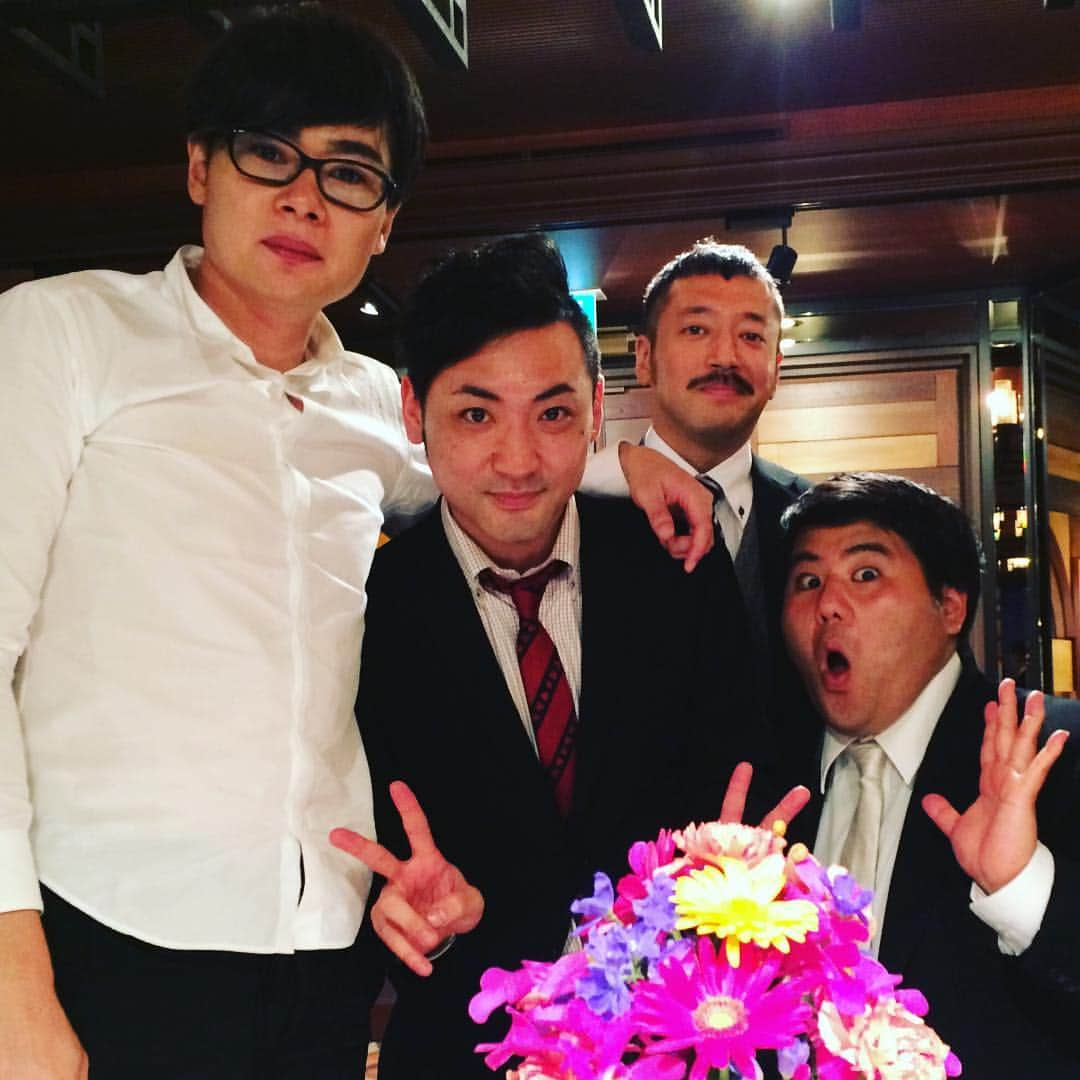 川口徹道さんのインスタグラム写真 - (川口徹道Instagram)「もう一枚！  #平成ノブシコブシ吉村さん #5GAP久保田さん #てつみち #6年同居した三人 #幡ヶ谷三兄弟 #御苑三兄弟 #セブンbyセブン玉城」6月10日 11時52分 - tetsumichi0609