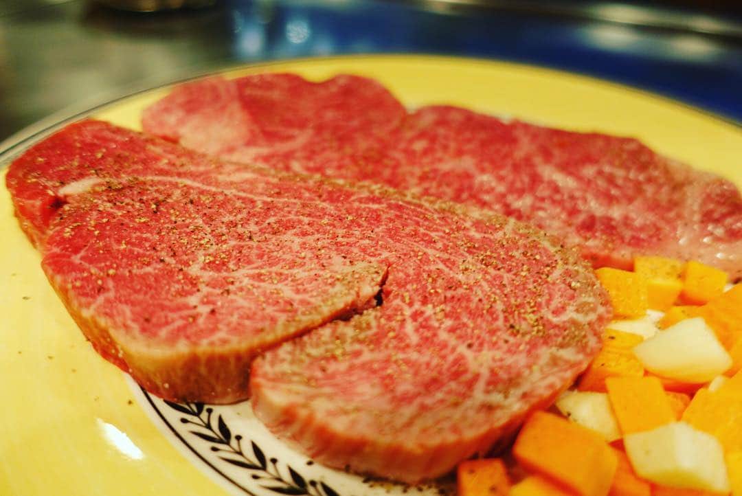 松宮義仁のインスタグラム：「肉〜♪(´ε｀ )  #肉 #鉄板焼き #鉄板焼きは鉄板だねw  #food #foodporn #yum #instafood #yummy #amazing #instagood #tasty #foodie  #delicious #eating #foodpic #foodpics #eat #hungry #foodgasm #foods  インスタ活用法はこちら→ @socialzine777」