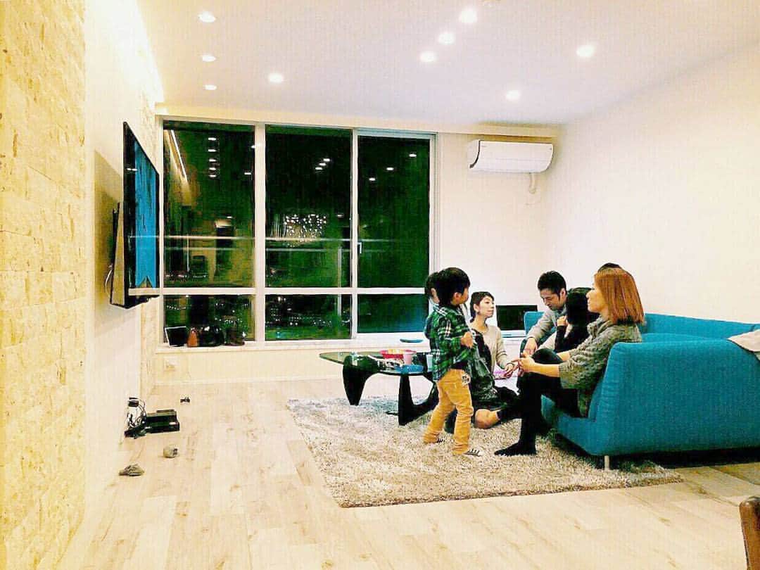のインスタグラム：「【k residence in kobe 】  #TO_ONE_innovation #TOONEinnvation #トゥーワンイノベーション #リノベーション #デザインリフォーム #インテリア #建築 #住宅 #デザイン #アート #家 #マイホーム #照明デザイン #ホテルライク  #ミニマルデザイン #スタイリッシュ #モダン #神戸市 #リビング」