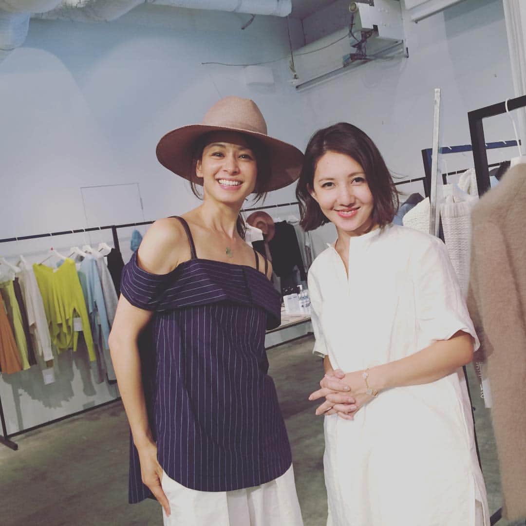 のインスタグラム：「#storymodel #model #ELENDEEK @story_love40  @ina_tomo  今、ストーリー大人気のイナトモさんがプレスルームに来てくれたよ^_^  人気の理由が分かる笑顔がほんっとキュートで  サバサバしたギャップがより一層ステキな人でした^_^  オーダーありがとうございます♡ また会えるの楽しみだな✨  #thankyou  #イナトモ #稲沢朋子 #ストーリー」
