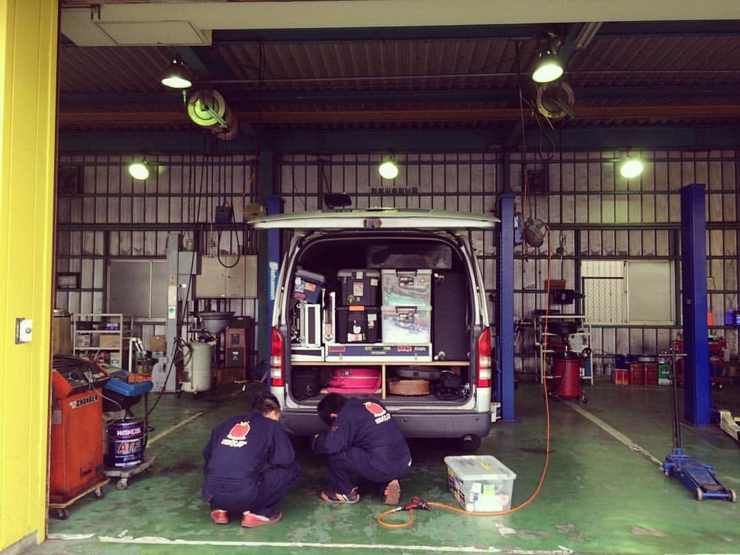 郡島陽子のインスタグラム：「メンテナンス完了。 時間と車間距離は余裕をもって。  #収納美 #テトリス」
