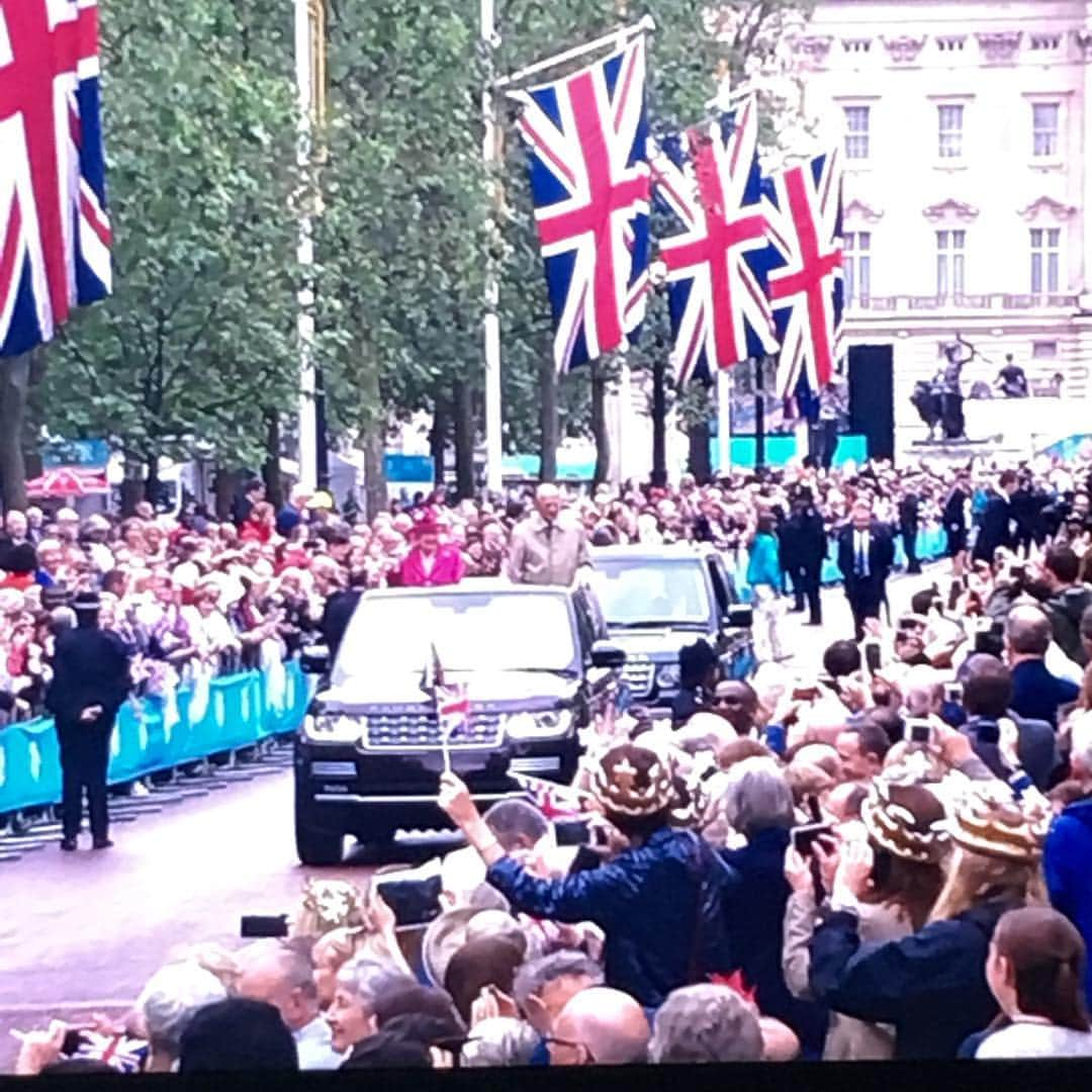 アーチー・パンジャビのインスタグラム：「🇬🇧」