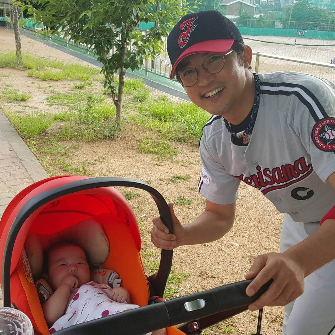 アン・ジェウクさんのインスタグラム写真 - (アン・ジェウクInstagram)「드디어#야구장#외출  #야호 ^^~~ #재미삼아#baseball」6月12日 23時52分 - steelajw6796