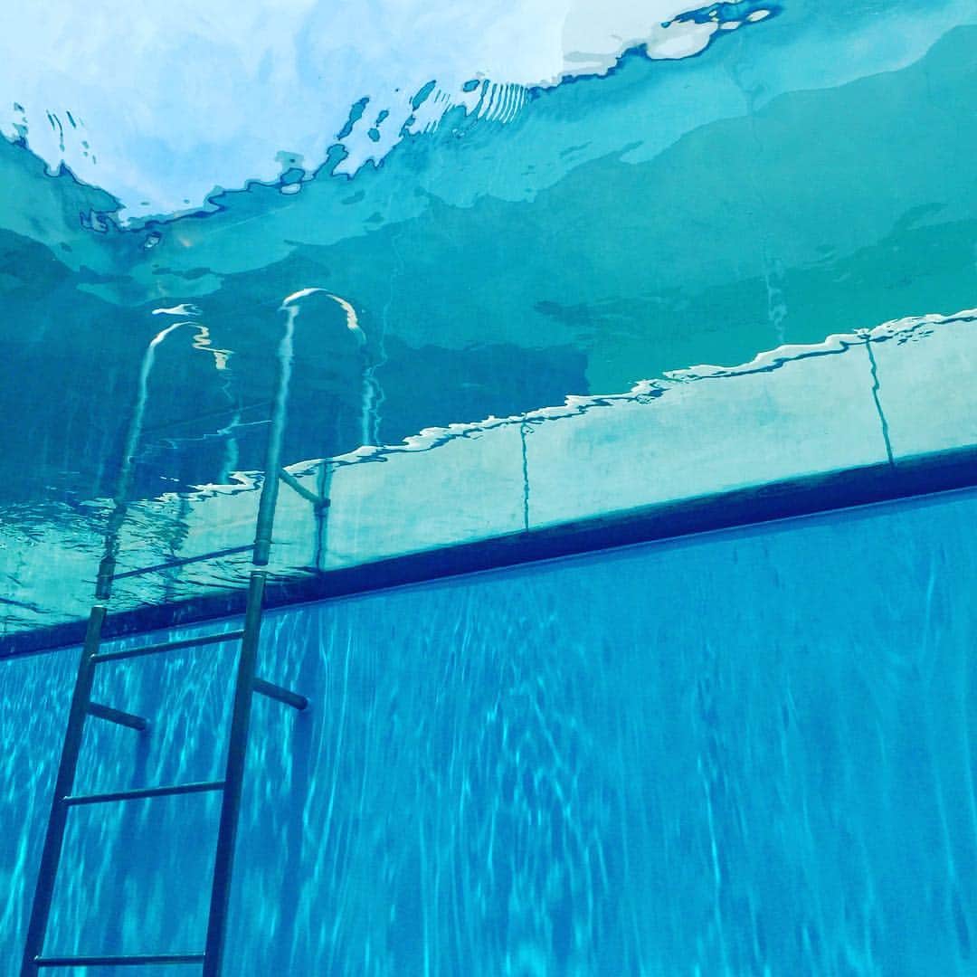 内山理名さんのインスタグラム写真 - (内山理名Instagram)「スイミングプール👙  #leandroerlich  #sky #pool #blue #21stcenturymuseum」6月14日 16時16分 - rinauchiyama_official