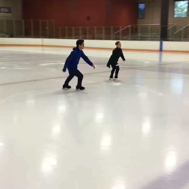 マデリーン・アーロンのインスタグラム：「Tried out some ice dancing today...I think we should stick to pairs 😜⛸#twizzles #teamusa #fail」