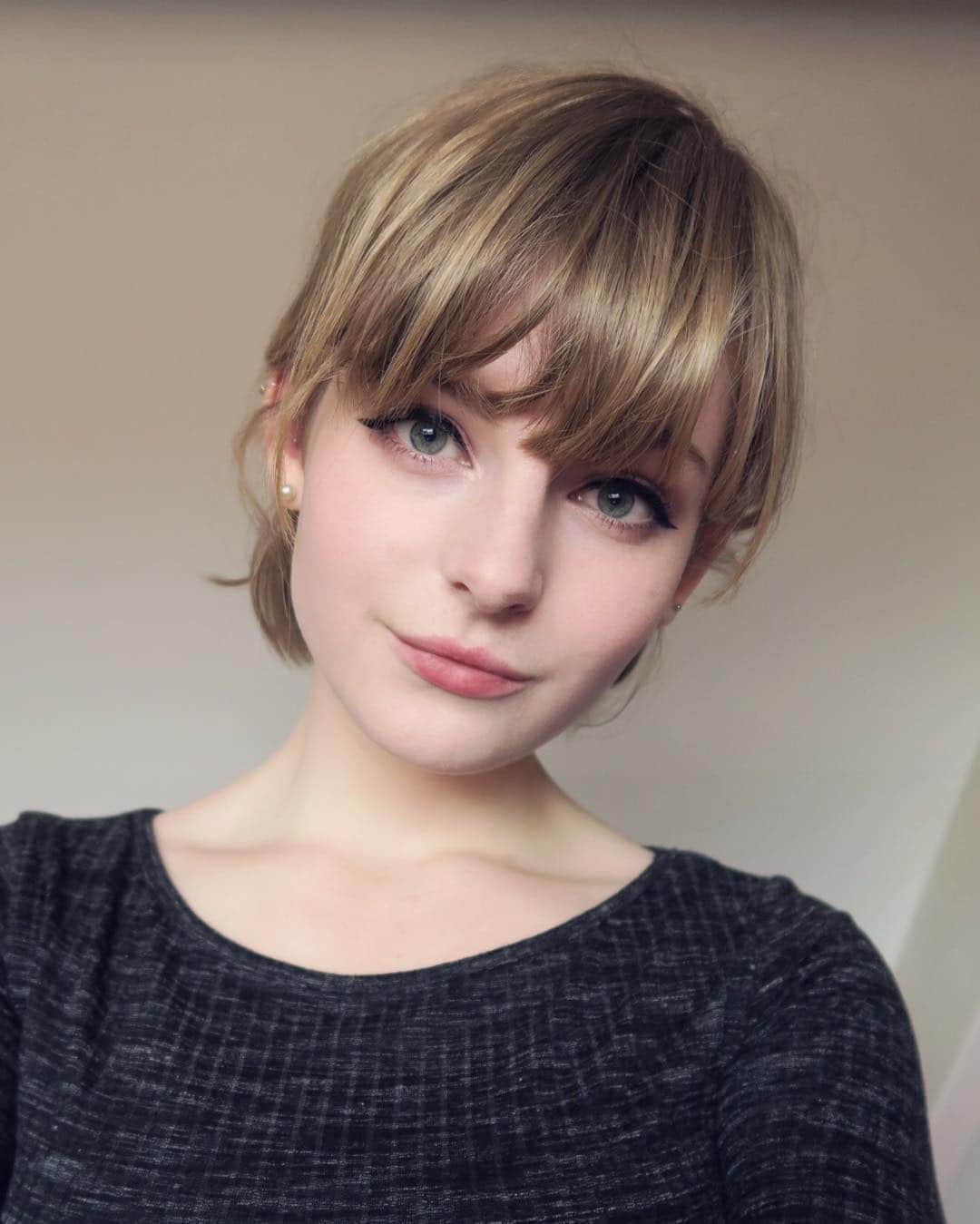 Ella Freyaのインスタグラム：「Guys thank you for watching.. I enjoyed it, even though I was awkward 😅 let me know if you want me to go live again some time.」