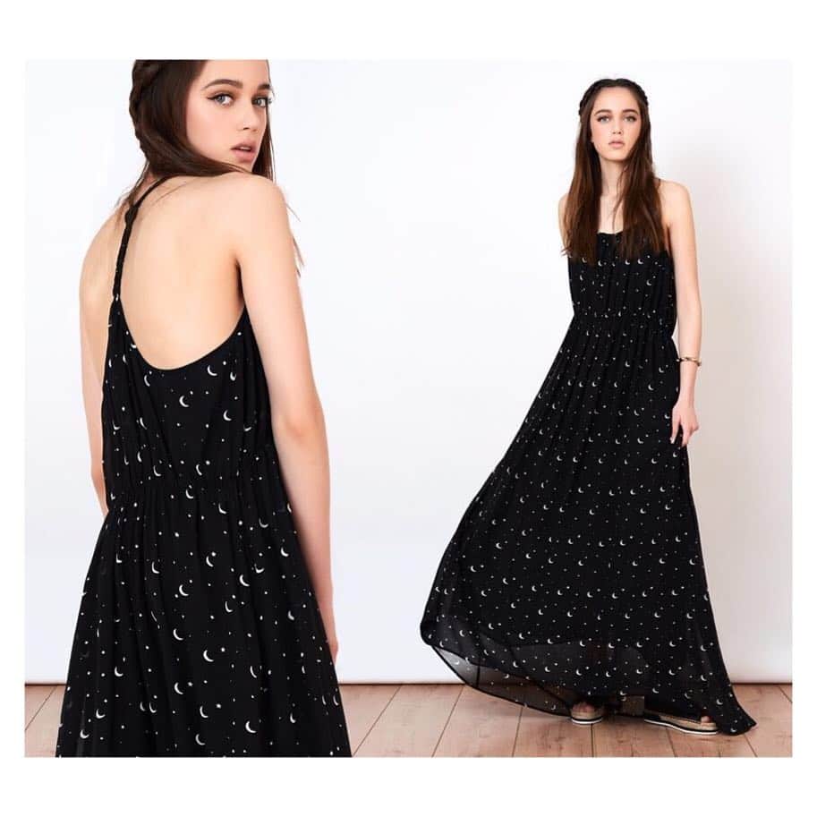 Vesmasinaのインスタグラム：「@wildfoxcouture moon and star #maxidress ✨🌙✨ use code RAMADAN30 to get -30% off on checkout ✨ #vesmasina #wildfox #ootd #wiwt #wiw #outfitpost #love #summer #summeressentials #allblackeverything #stylediaries #fashion #bohochic」
