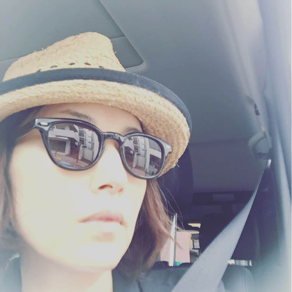 高岡早紀 さんのインスタグラム写真 - (高岡早紀 Instagram)「息子たちが買いもの中、私はクルマで待機… つまんないな…」6月15日 14時26分 - saki_takaoka