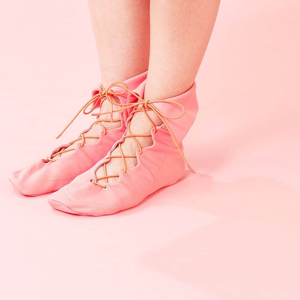 IROZA.jpのインスタグラム：「. #IROZA  #pink  #socks  #collar . . #kicks #kicksoftheday #erimakisox #color #colorful #fashion #fashionista #instafashion #fashongram #coordinate #ootd #outfit #asian #japan #japanstyle #japantourlism #japanshop #shibuya #TOKYO」