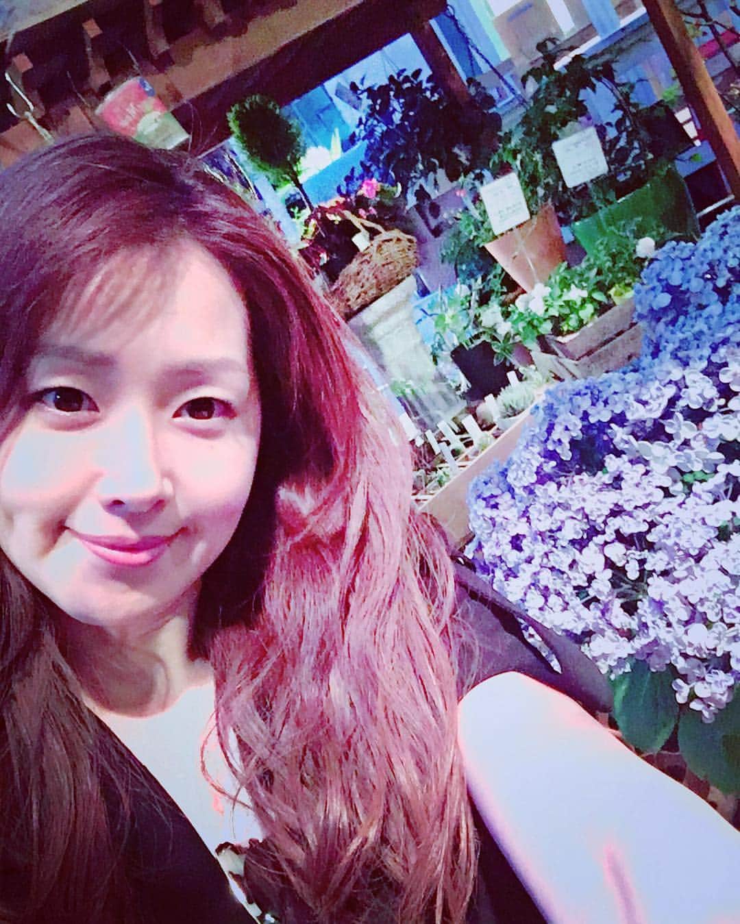 笛木優子のインスタグラム：「紫陽花が綺麗な季節✨☂🌧 みなさん、良い週末を🤗」