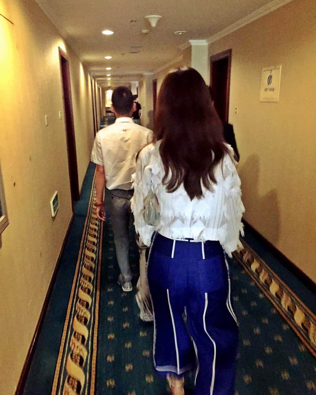 白雪のインスタグラム：「新郎と花嫁を迎えに...👰🏻❣️ I'm heading to the room of the bride and groom♡  #wedding #China #harbin 🇨🇳」