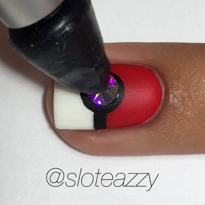 Yasmeenのインスタグラム：「🔴⚪️Gotta catch 'em all!!! Polishes used: @oceannailsupply polish in Snow White and Black, @cndworld Rouge Red, all topped with @nicolebyopi Matte Topcoat. Straight vinyls from @vinylquickies . Reinforcement sticker and tape from the 99 cent store. Crystal and resin (glue) from @oceannailsupply . Crystal Katana from @thecrystalninja . Kolinsky French brush from eBay. Nail art brush from @winstonia_store 1️⃣ Start with a completely dry white base, place tape on half of nail, and paint in other portion with red 2️⃣ Remove tape immediately3️⃣ clean up as necessary 4️⃣ apply fast dry topcoat , dry completely 5️⃣place straight vinyls as shown, paint in with black, topcoat and dry! 6️⃣ place reinforcement sticker as shown , paint in black, remove sticker right away 7️⃣ matte top coat 8️⃣ apply resin and stone, done! **SONG🎵Pokémon Theme Song #nailsbysloteazzy #sloteazzytutorials」
