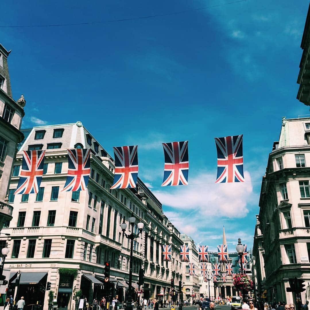 アンティポディアムのインスタグラム：「Hello London 😍🇬🇧 #antipodiumsummer #london #weekend」