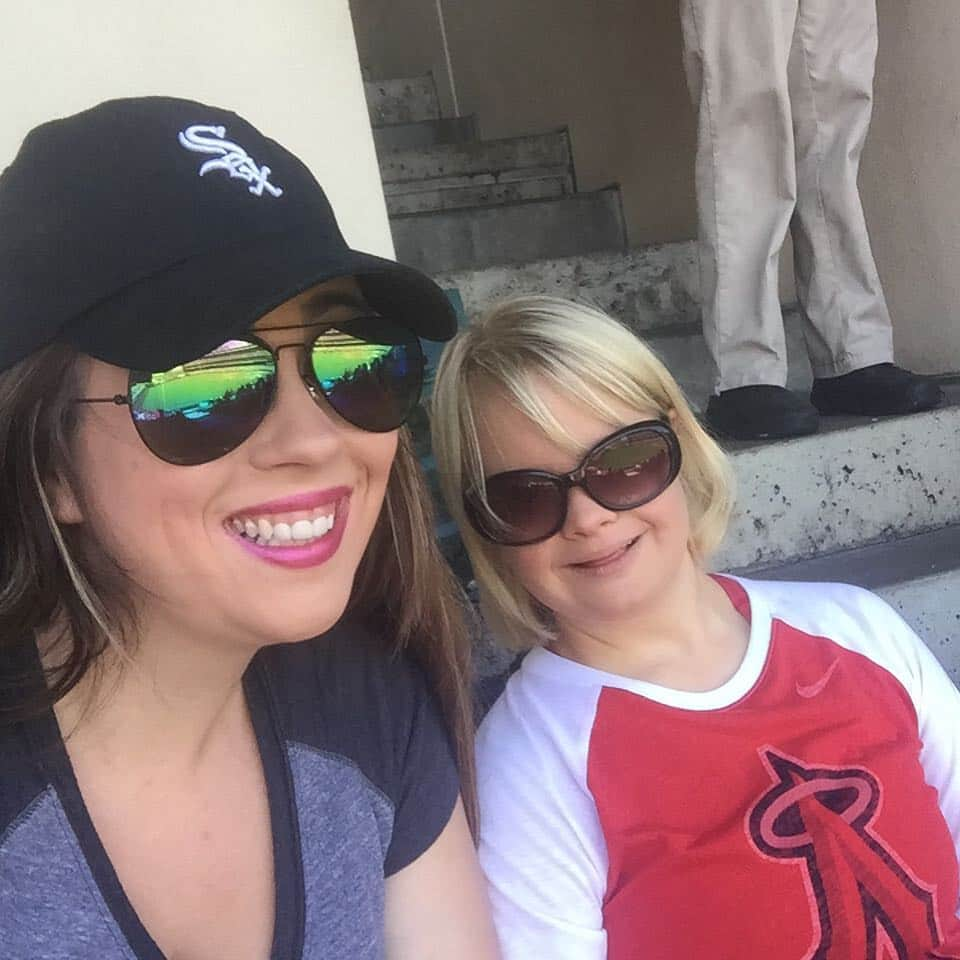 ローレン・ポッターのインスタグラム：「Thanks Pujols for starting the game off right! Beautiful day for a baseball game unless you are a White Sox fan.」