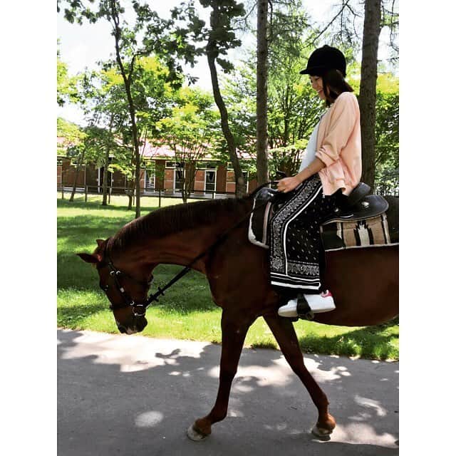 佐藤美希さんのインスタグラム写真 - (佐藤美希Instagram)「初乗馬🐴 可愛くてかっこよくて一目惚れした😍💕 #北海道 #ノーザンホースパーク #乗馬」7月14日 17時37分 - satomiki0626