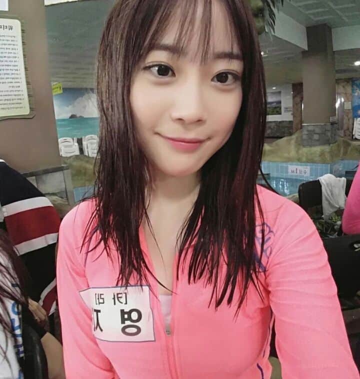 ヨンジのインスタグラム：「Well, my hostel did not have water!!! So i got 1 day off ~ feeling so tired omaigaddd. Glad can go back home today~ — Follow Youngji's instagram : @young_g_hur — #HEOYOUNGJI #HURYOUNGJI #YOUNGJI #KPOP #OG #GODDESS #ACTRESS #SINGER #IDOL #DSP  #YOUNGJIHUR #허영지 #영지 #카라 #TWXYTZUYU #COTTONCANDYEDIT #ITZJIAE #KARA #JACKJI」