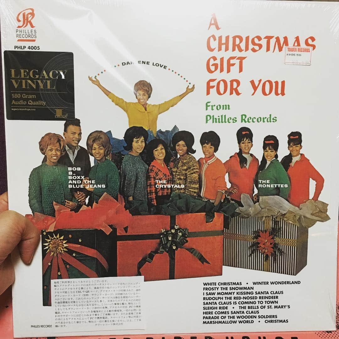 清浦夏実さんのインスタグラム写真 - (清浦夏実Instagram)「生まれて初めて買ったレコードその1。豊かで夢のあるクリスマスソングが入っているんじゃないかと予想しジャケ買い。「クリスマスが終わっても聴きたい良いレコードだよ」と長門店長。#パイドパイパーハウス #レコード #ジャケ買い #クリスマス」7月15日 22時51分 - kiyo_723