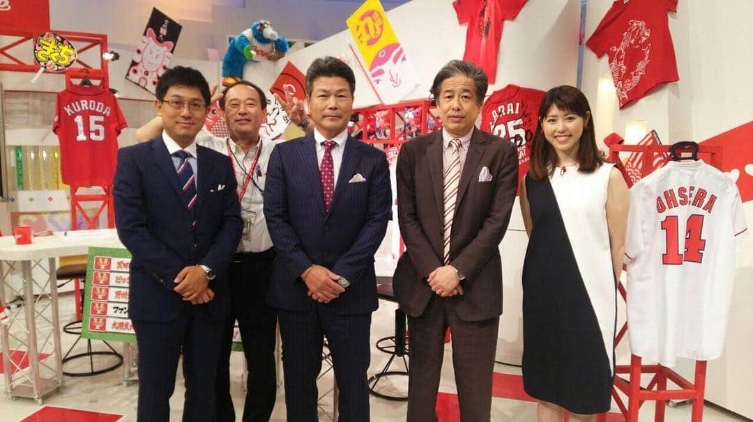 中根夕希のインスタグラム：「very carp! 今日はカープ特番⚾︎ #カープが絶対優勝する5つの理由 #二宮清純 さん #山崎隆造 さん #坂上俊次 アナウンサー #優勝して欲しい！！！ #スポーツ部長も写ってる♡ #お疲れ様でした^^ #rcc #広島」