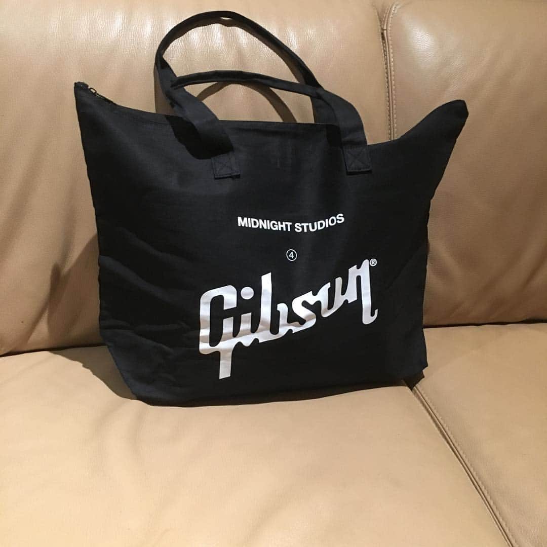 ア ベイシング エイプのインスタグラム：「Midnight Studios 4 Gibson | Happy Birthday Shane! 🎉」