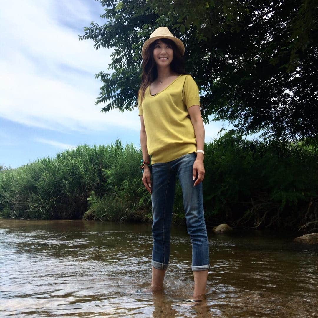 山田佳子さんのインスタグラム写真 - (山田佳子Instagram)「水遊び〜♪冷たくて気持ちいいー‼︎😉✌️ #川 #水遊び #冷たい水 #気持ちいい  #自然 #nature  #小鳥のさえずり」7月16日 17時05分 - yoshiko117