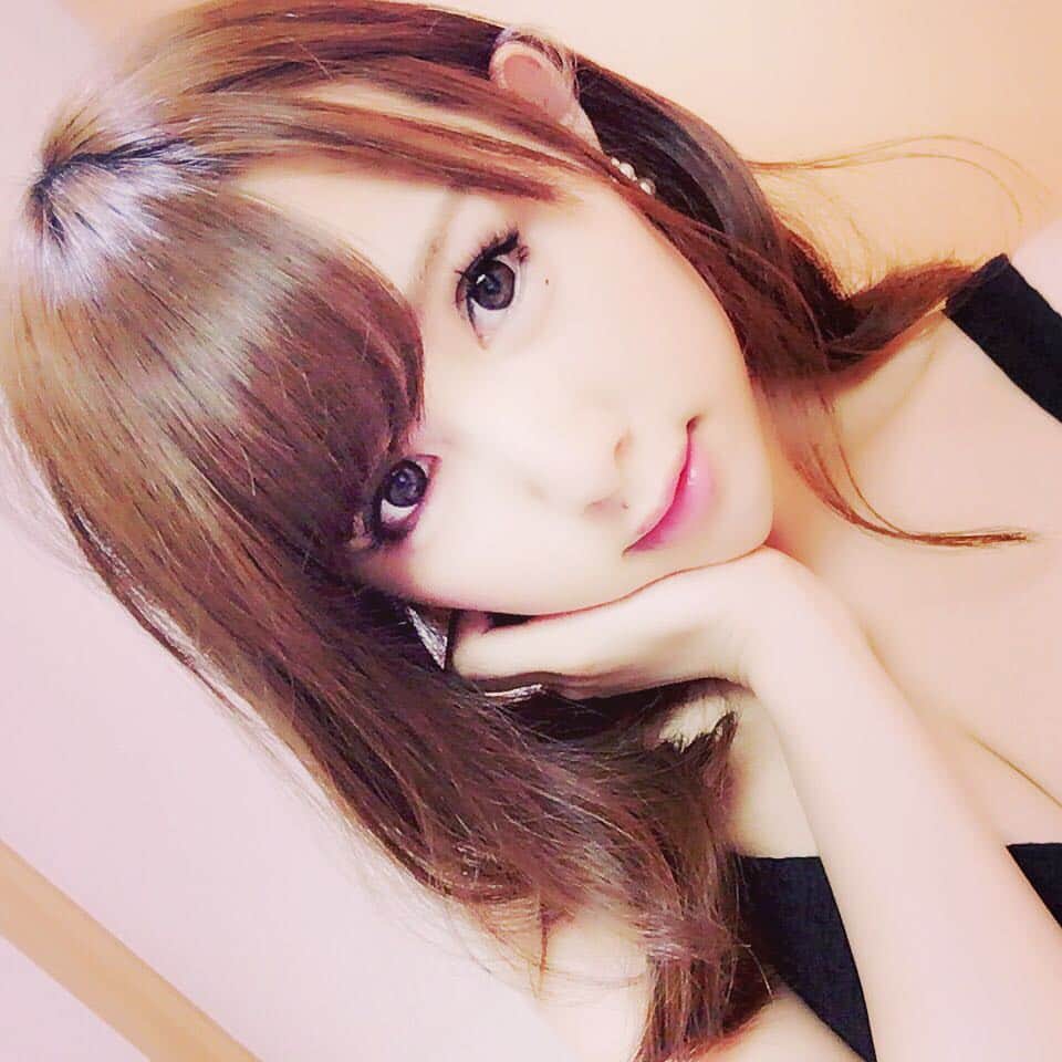 倉持りん（望月さくら）のインスタグラム：「にゃ(=ω)ﾉ #AV女優 #自撮り #まきがみ #sexymodel」