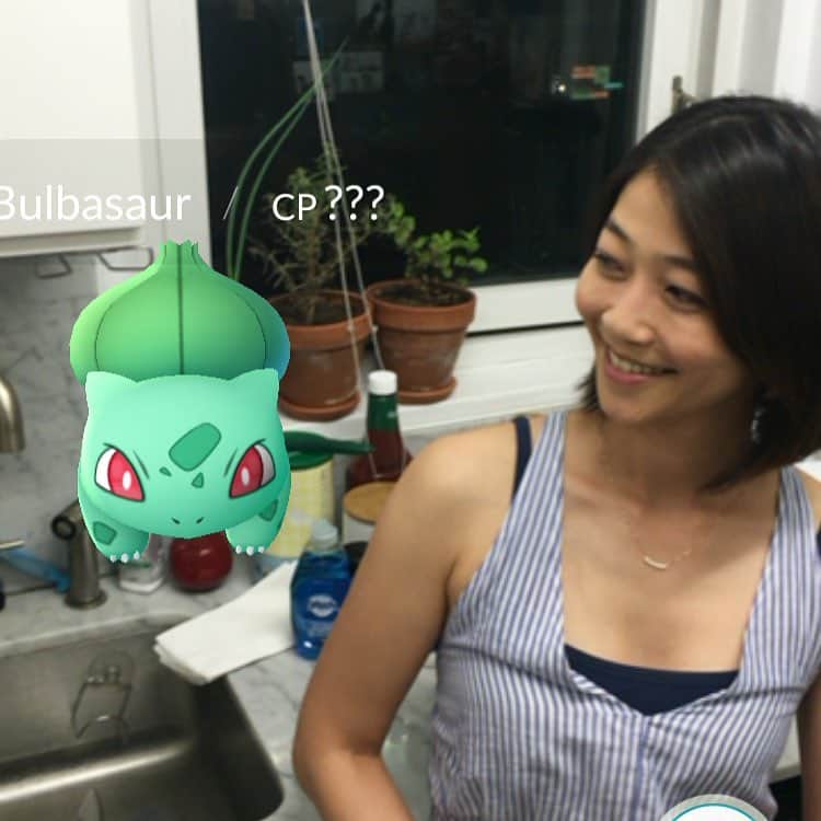 久保田智子のインスタグラム：「Pokemon in my kitchen! #newyork #pokemongo #ニューヨーク #ポケモン #ポケモンgo #bulbasaur」
