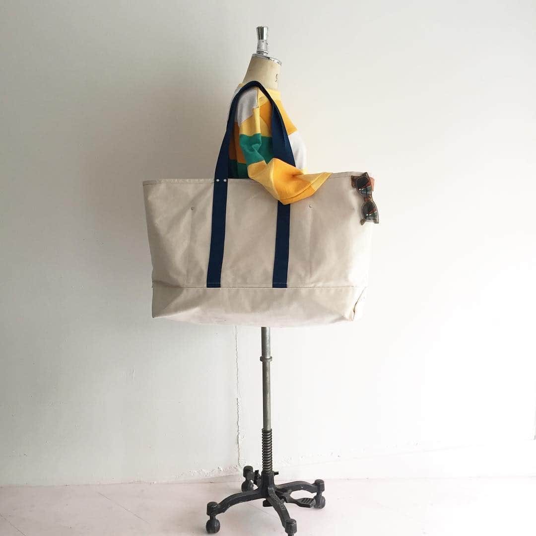 Heritage Leather Co. のインスタグラム：「yeah, it's huge. #bigcanvastotebag #heritageleatherco #madeinlosangeles #週末のすべてを詰め込む」