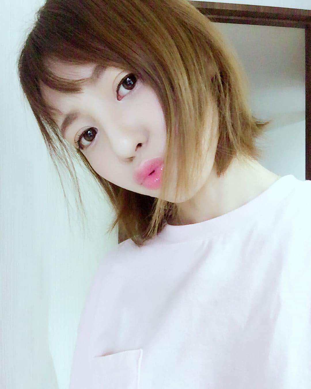 希志あいののインスタグラム：「髪伸びーの🙎💡💁 #Tシャツは #UNIQLO」