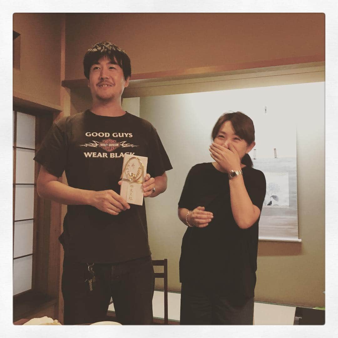 志摩有子さんのインスタグラム写真 - (志摩有子Instagram)「結婚後初めての共同作業。謙太郎くん、千歩ちゃんのおめでとう✨💕 #verymagazine #shooting #ロケごはん #フォトグラファー #スタイリスト #末長くお幸せに #お似合い #お祝い」6月24日 14時54分 - ariko418