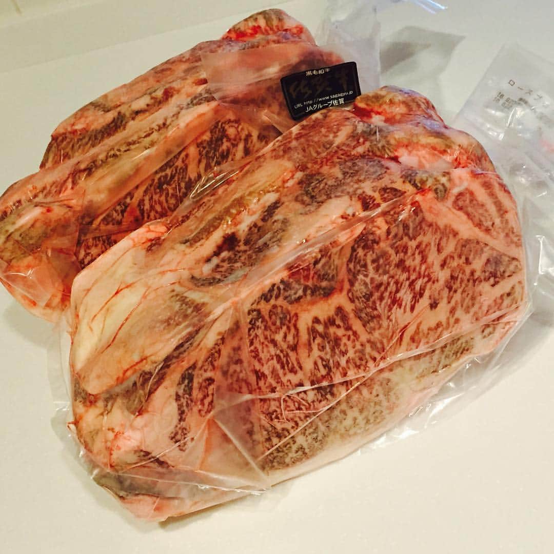 井口資仁さんのインスタグラム写真 - (井口資仁Instagram)「ふるさと納税したら お肉がドドーンと6キロ届きました。  #井口#6#ふるさと納税」6月25日 9時18分 - iguchi.tadahito6