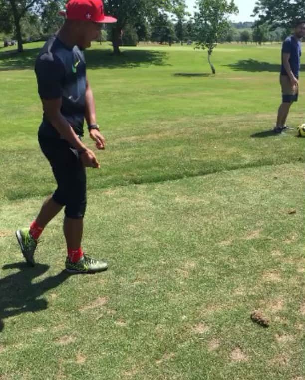 ジョナサン・デ・グズマンのインスタグラム：「Fun day of footgolf @ Kettle Creek! ⚽️⛳️」