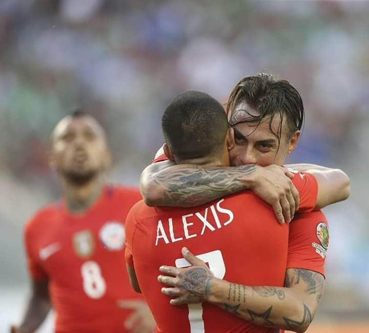 エドゥアルド・バルガスのインスタグラム：「Vamos Chile! Con todo contra Argentina👊  #eduardovargas #seleccionchilena #alexissanchez」