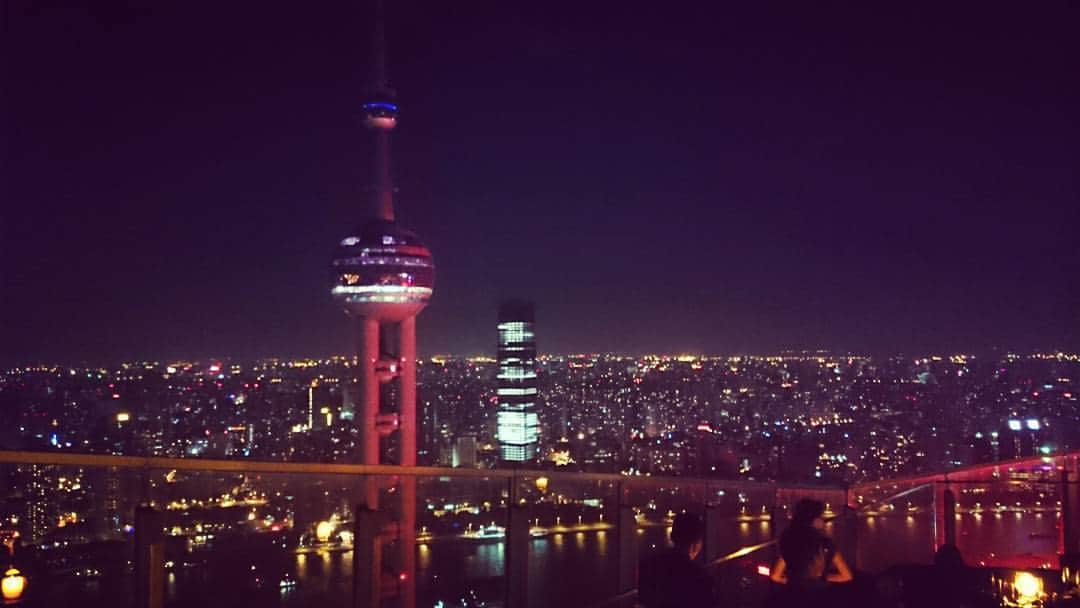 望月衛介さんのインスタグラム写真 - (望月衛介Instagram)「Shanghai night on the top of Ritz. #nightview」6月26日 13時03分 - eisukemochizuki
